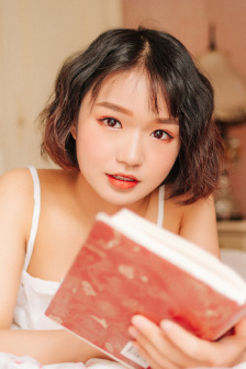 翁公和晓雯在厨房里猛烈进出